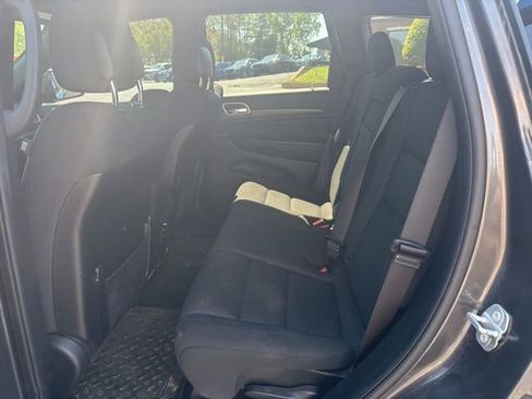 Used 2021 Jeep Grand Cherokee Laredo image 11