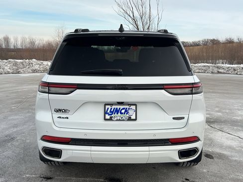 Used 2024 Jeep Grand Cherokee Summit image 3