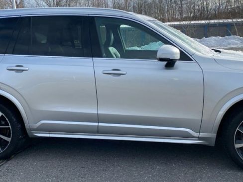 Used 2022 Volvo XC90 T6 Momentum image 11