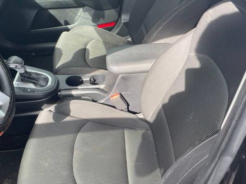 Used 2019 Kia Forte LXS FWD image 9