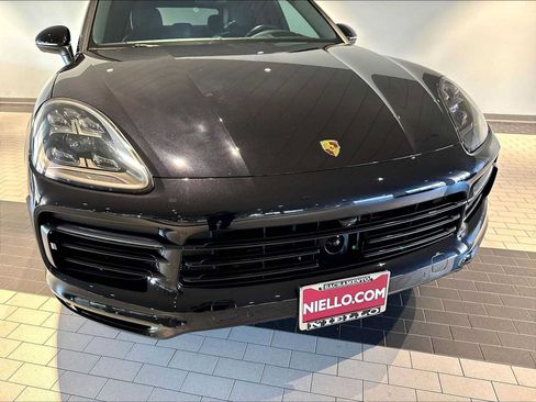 Used 2021 Porsche Cayenne E-Hybrid Coupe AWD/4WD image 32