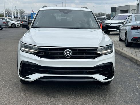 Certified 2022 Volkswagen Tiguan SE R-Line image 2