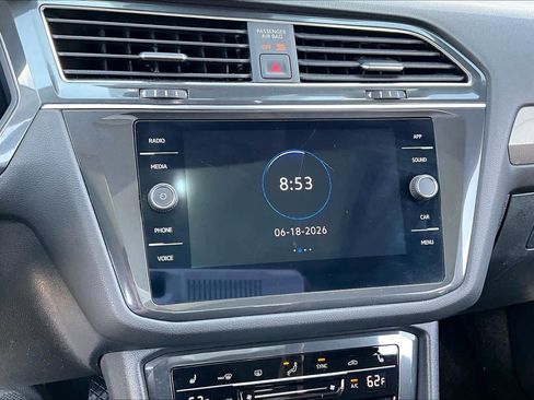 Used 2023 Volkswagen Tiguan SE w/ Panoramic Sunroof Package FWD image 30