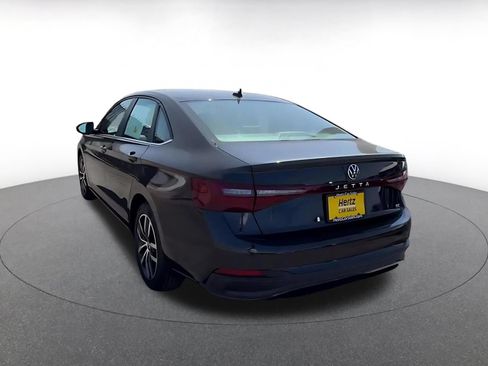 Used 2025 Volkswagen Jetta SE FWD image 11