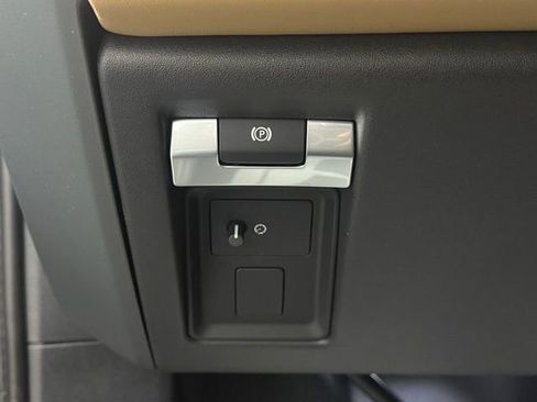 New 2026 Land Rover Defender 110 X-Dynamic SE image 39