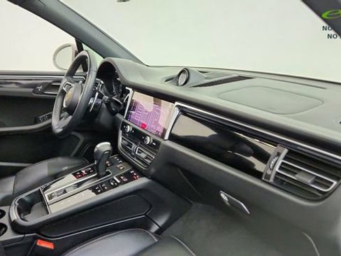 Used 2024 Porsche Macan AWD/4WD image 20