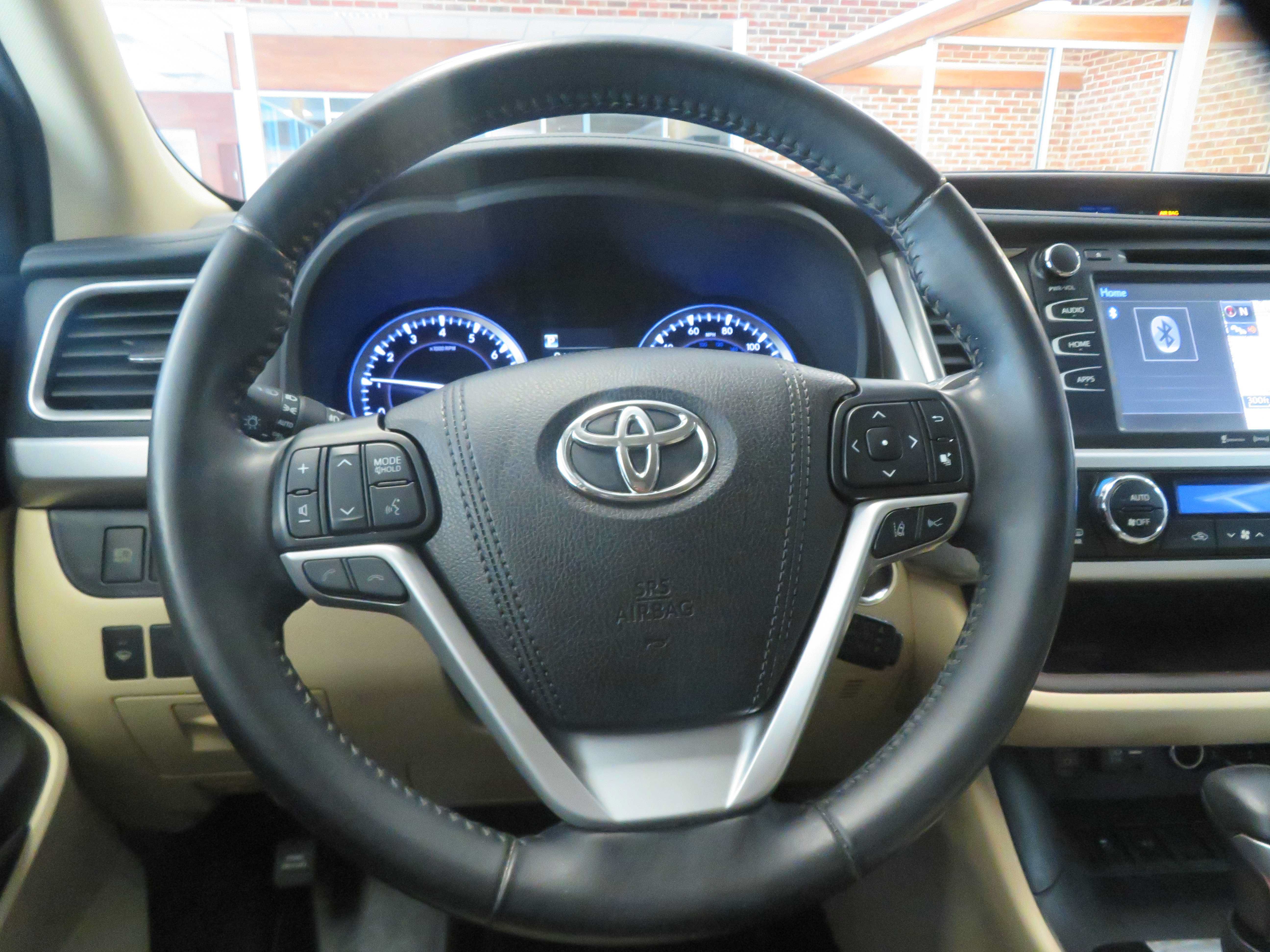 Used 2019 Toyota Highlander XLE FWD image 35