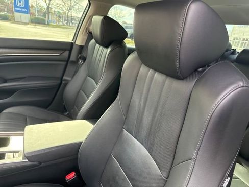 Used 2022 Honda Accord Touring image 12