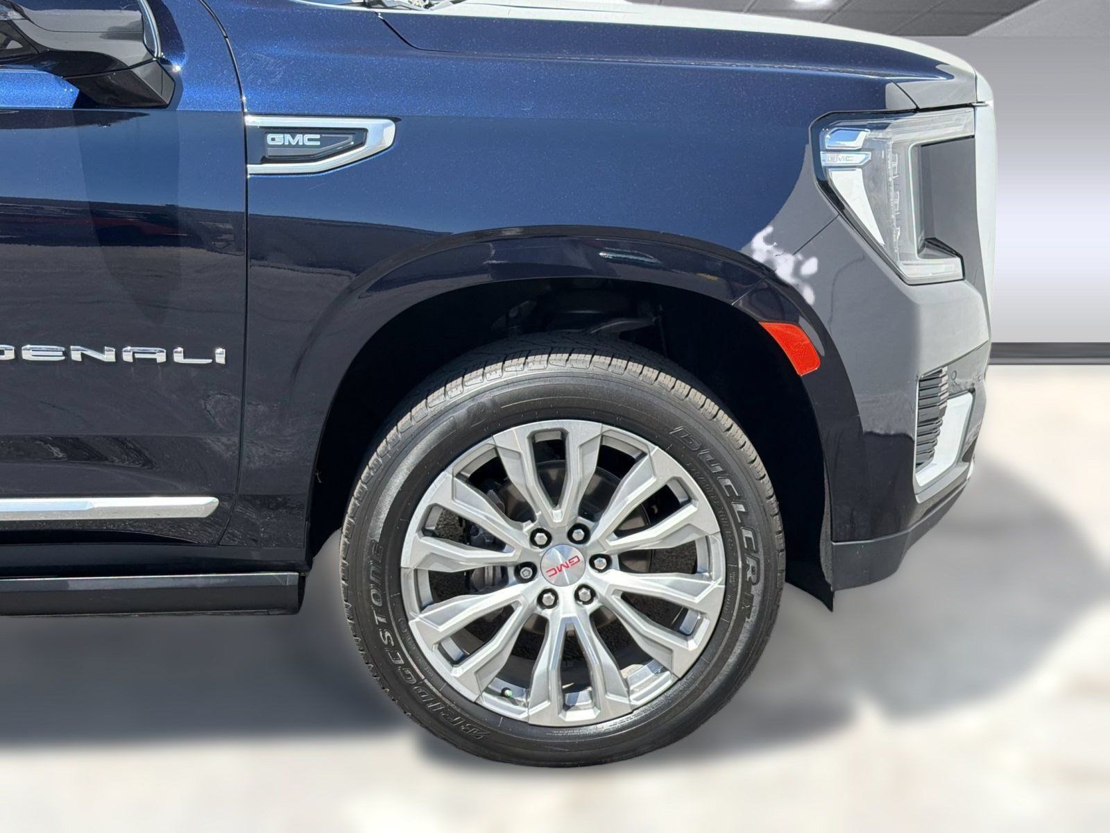 Used 2021 GMC Yukon Denali w/ Denali Ultimate Package AWD/4WD image 12
