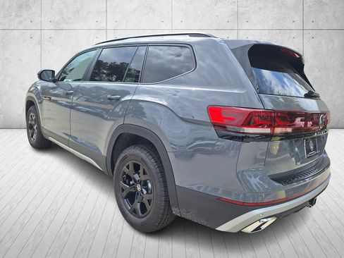 New 2026 Volkswagen Atlas Peak Edition image 3