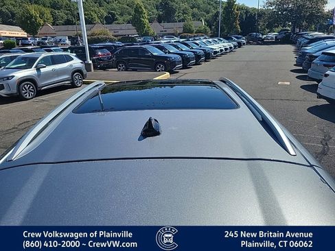 New 2025 Volkswagen Tiguan SE image 6