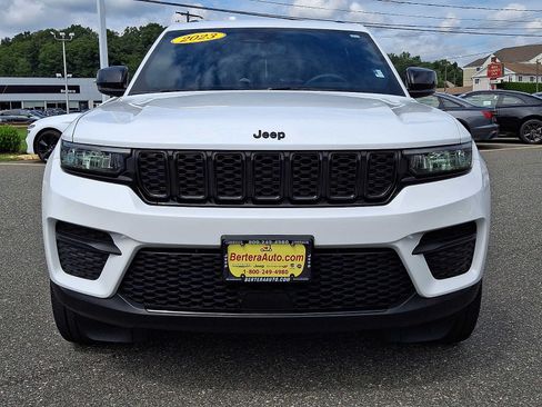 Used 2023 Jeep Grand Cherokee Altitude AWD/4WD image 1