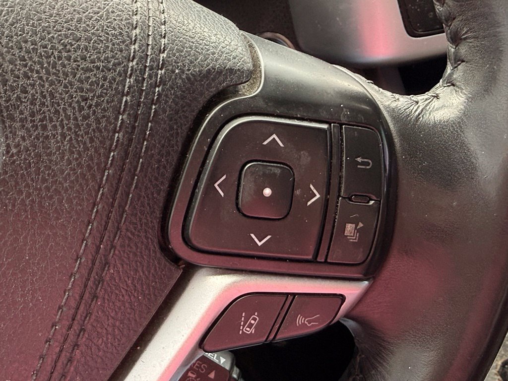 Used 2017 Toyota Highlander Limited AWD/4WD image 17