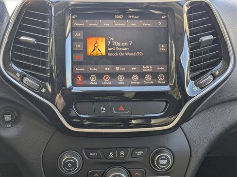 Used 2019 Jeep Cherokee Limited image 13