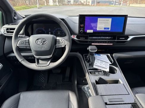 New 2026 Toyota Sienna XLE Woodland Edition image 20