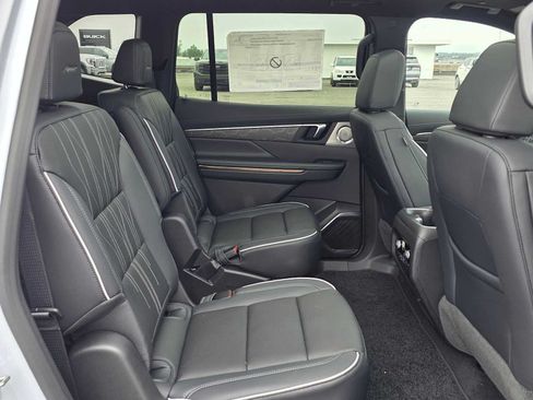 Used 2026 Buick Enclave Avenir w/ Super Cruise Package AWD/4WD image 12