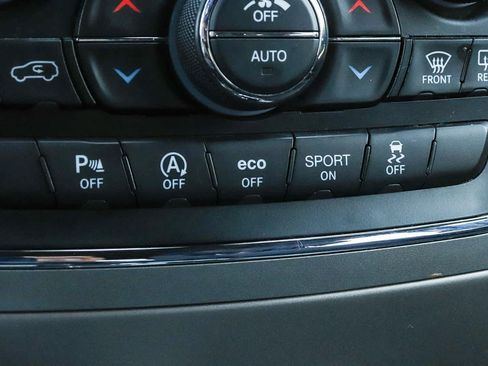 Used 2020 Jeep Grand Cherokee Laredo RWD image 33