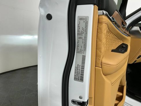 Used 2025 Jeep Grand Cherokee L Summit AWD/4WD image 37