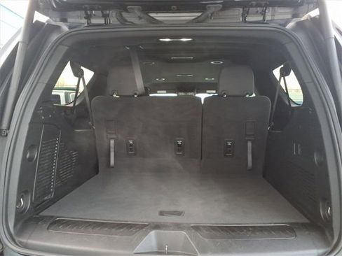 Used 2024 Chevrolet Suburban LT image 19