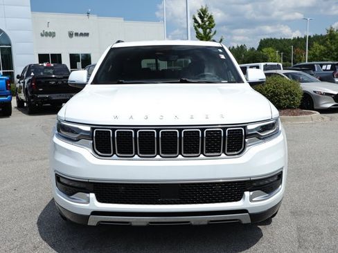 Used 2022 Jeep Wagoneer Series III AWD/4WD image 2