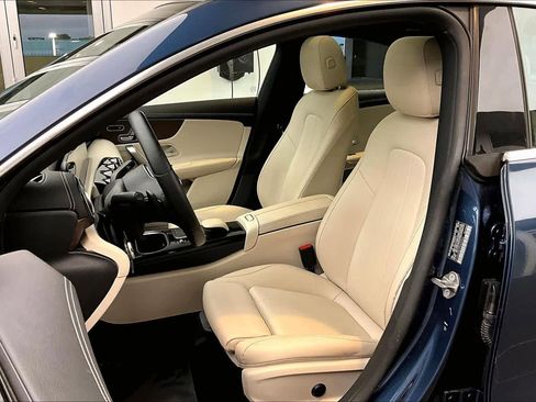 Used 2023 Mercedes-Benz CLA 250 w/ Premium Package image 7