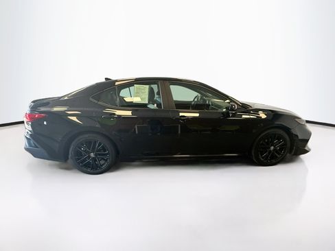 Used 2025 Toyota Camry SE FWD image 10