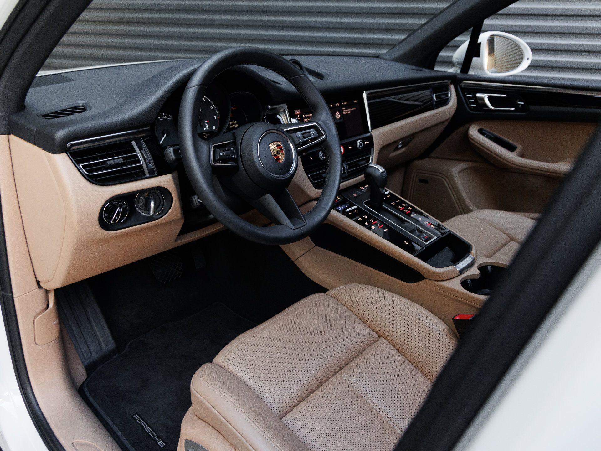 Used 2026 Porsche Macan AWD/4WD image 4