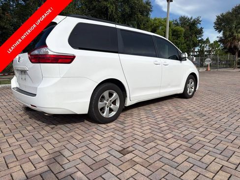 Used 2017 Toyota Sienna LE FWD image 3
