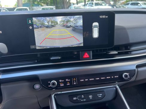 Used 2026 Kia Carnival FWD image 17
