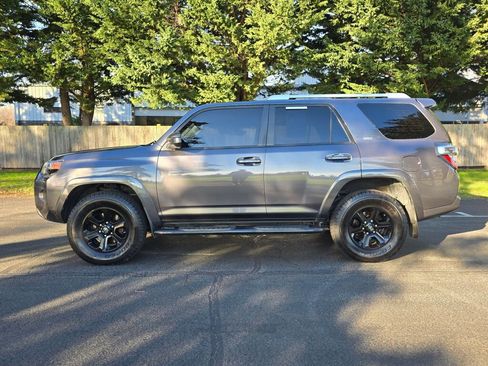 Used 2016 Toyota 4Runner SR5 image 3
