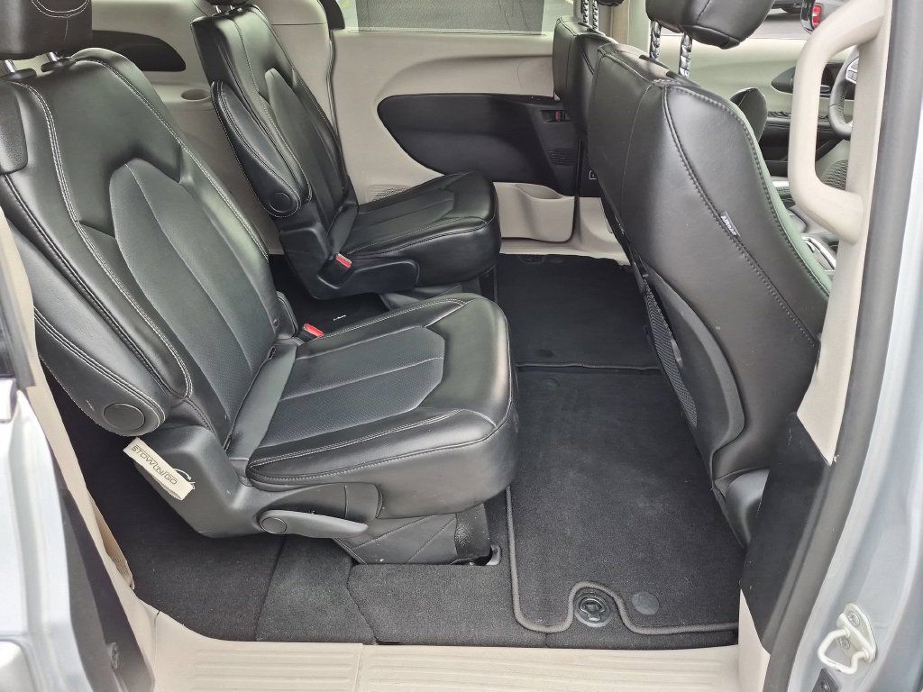 Used 2024 Chrysler Pacifica Touring-L FWD image 26