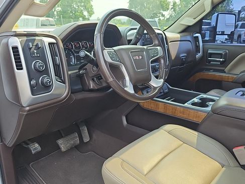 Used 2019 GMC Sierra 2500 SLT w/ Duramax Plus Package AWD/4WD image 12