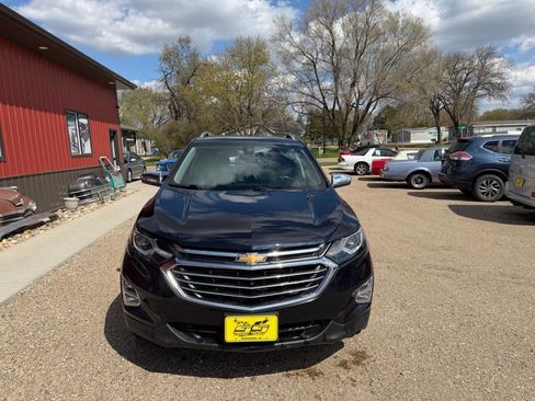 Used 2021 Chevrolet Equinox Premier AWD/4WD image 3