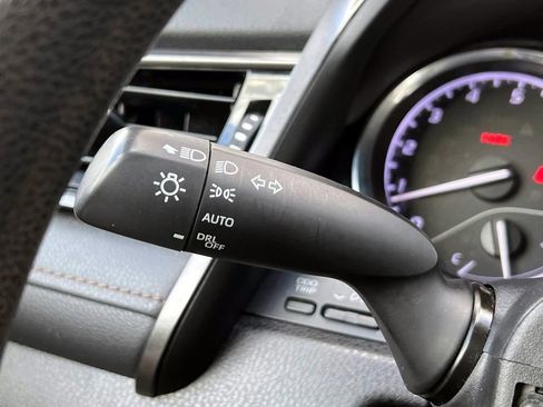 Used 2020 Toyota Camry LE image 26