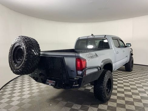 Used 2018 Toyota Tacoma TRD Off-Road w/ TRD Premium Off Road Package AWD/4WD image 3