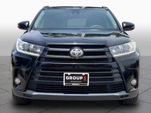 Used 2017 Toyota Highlander SE AWD/4WD image 4