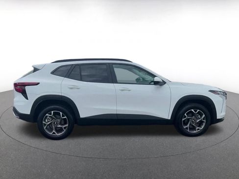 Used 2025 Chevrolet Trax LT FWD image 16