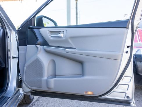 Used 2016 Toyota Camry SE image 13