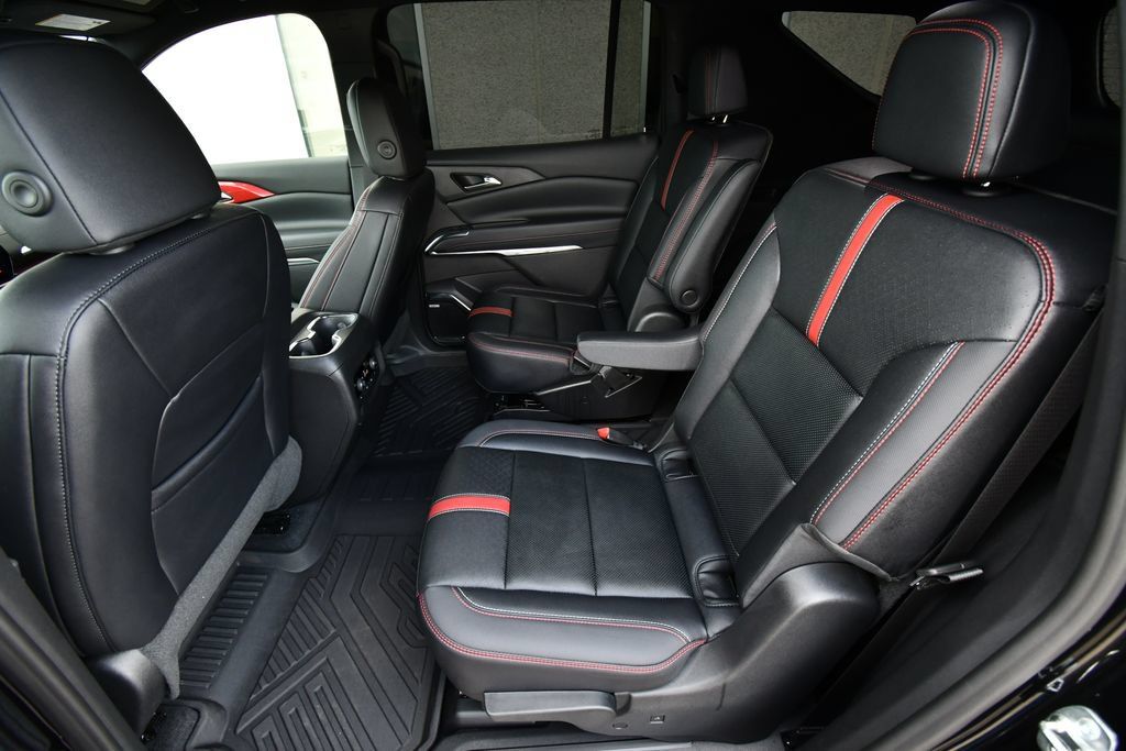 Used 2026 Chevrolet Traverse RS AWD/4WD image 16