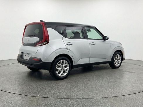 Used 2025 Kia Soul LX w/ LX Technology Package FWD image 9