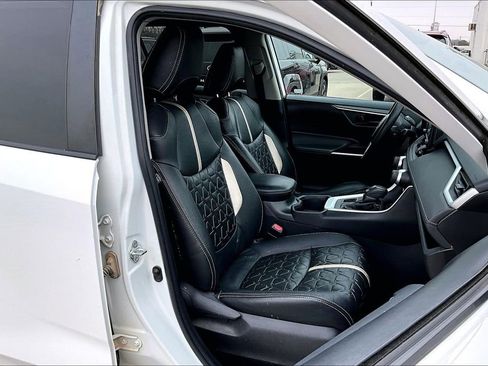 Used 2022 Toyota RAV4 LE image 10