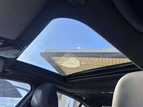 Used 2022 BMW 330i xDrive Sedan w/ M Sport Package image 18