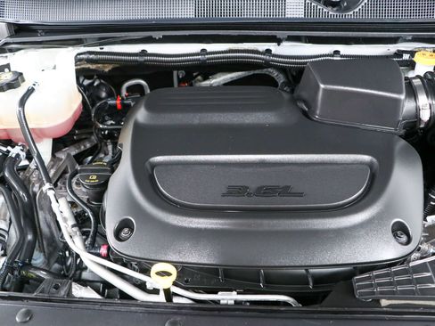 Used 2024 Chrysler Pacifica Touring-L FWD image 31