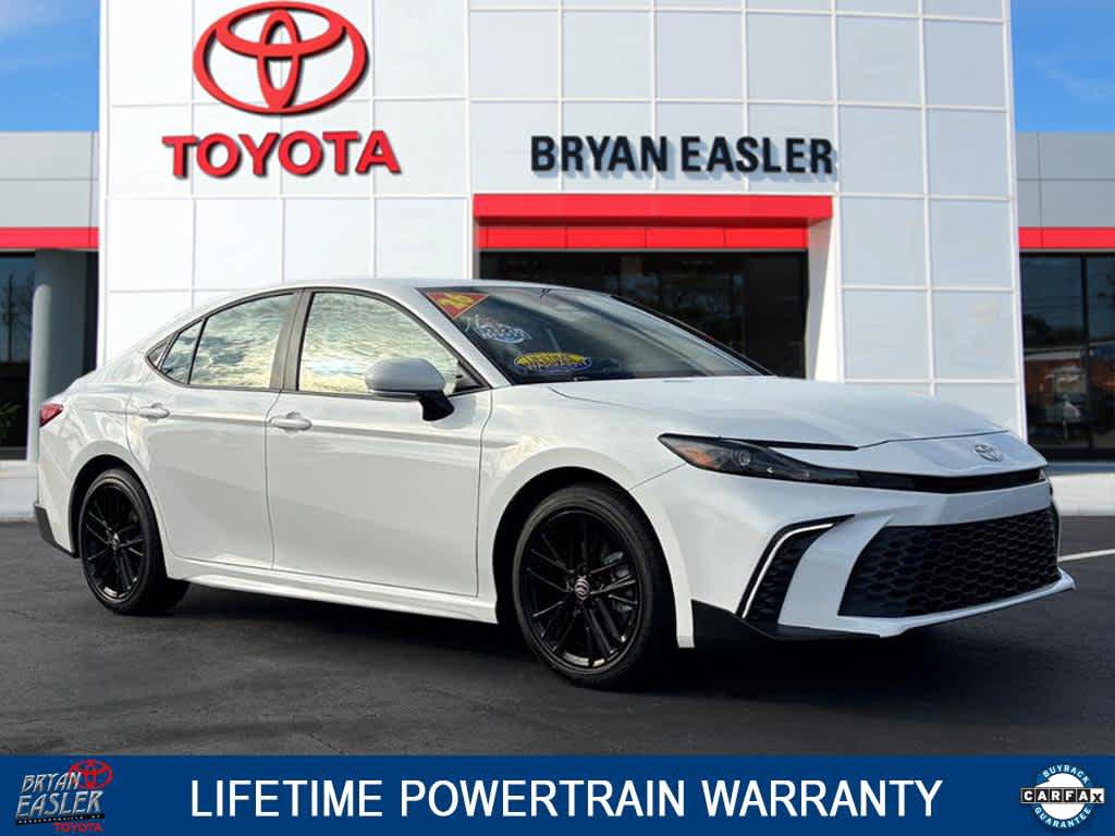 Used 2026 Toyota Camry SE FWD image 1
