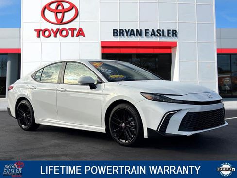Used 2026 Toyota Camry SE FWD image 1