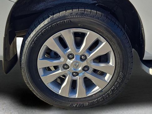 Used 2017 Toyota Sequoia Platinum image 8