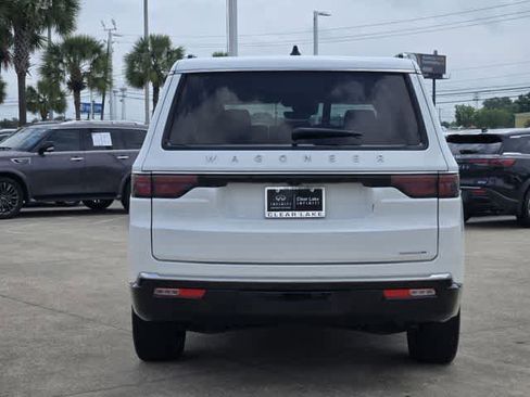 Used 2024 Jeep Wagoneer Series II w/ Premium Group I RWD image 5