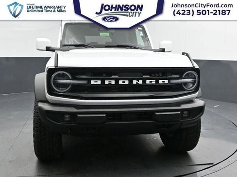 New 2025 Ford Bronco Outer Banks w/ Sasquatch Package image 4