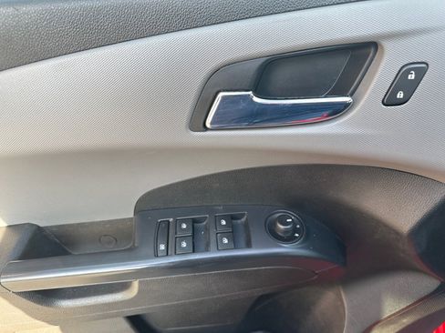 Used 2017 Chevrolet Sonic LT image 9