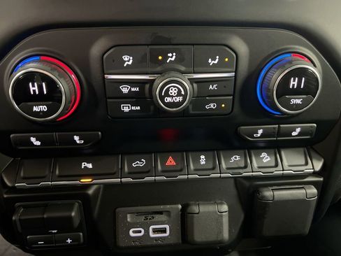 Used 2021 Chevrolet Silverado 2500 LT w/ Convenience Package image 16